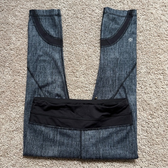 Lululemon Run Inspire Crop II Black Sport Legging’s Size 4 - Picture 9 of 15
